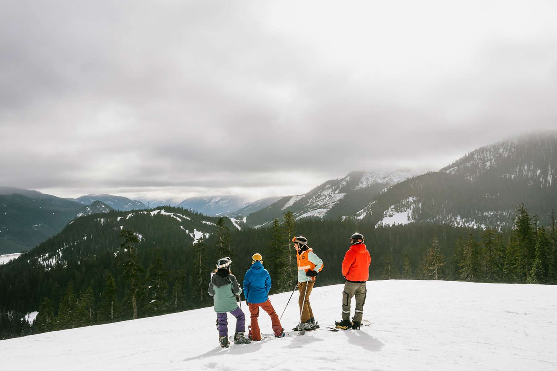 The Ultimate Guide to Skiing in March: Top Resorts & Essential Gear