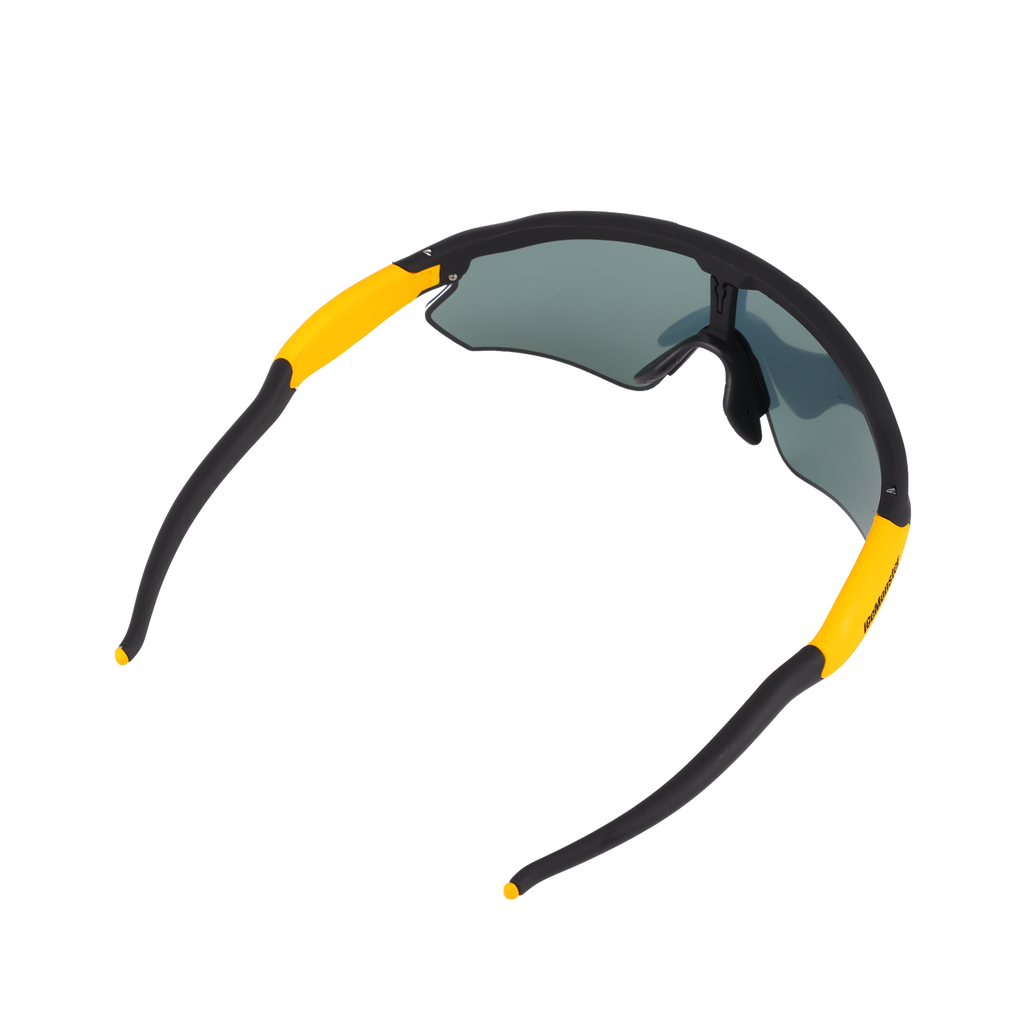 [color:black-yellow]