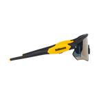 [color:black-yellow]