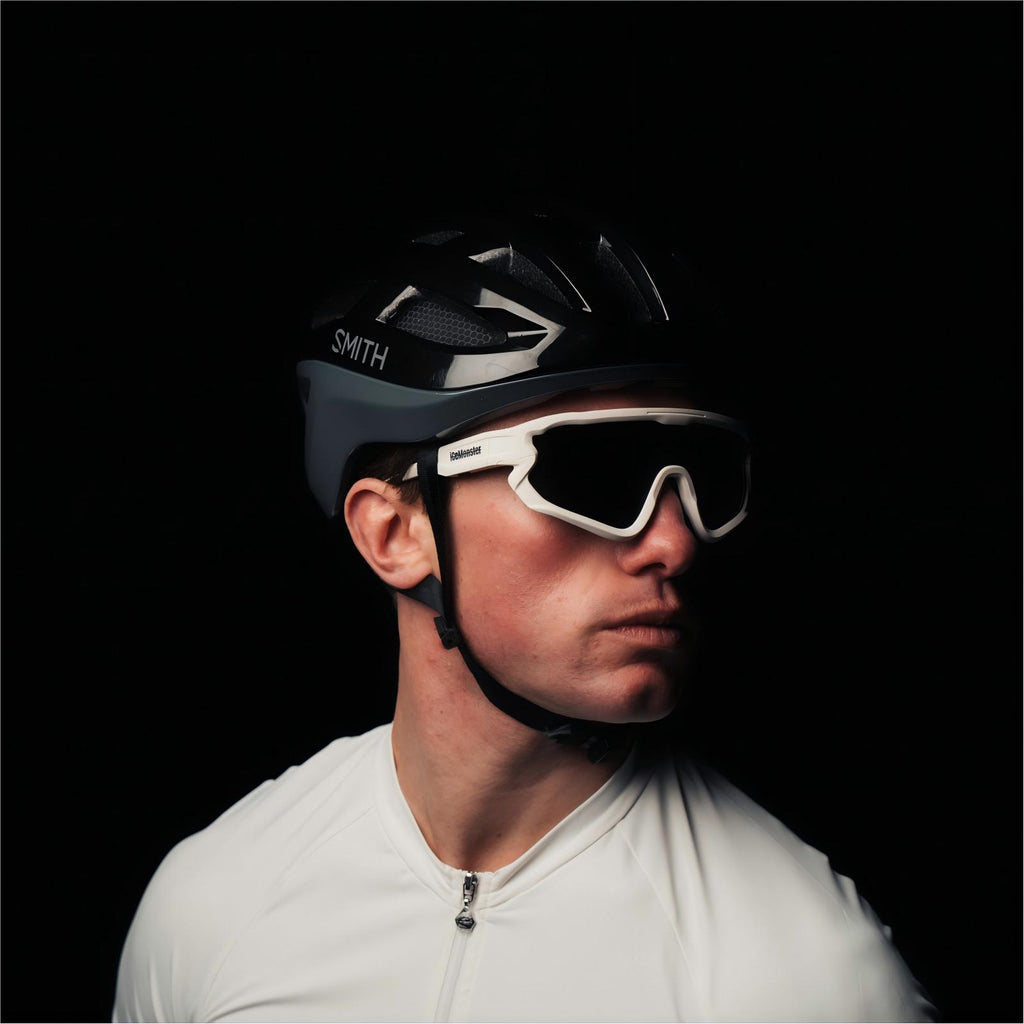 [color:White][feature]